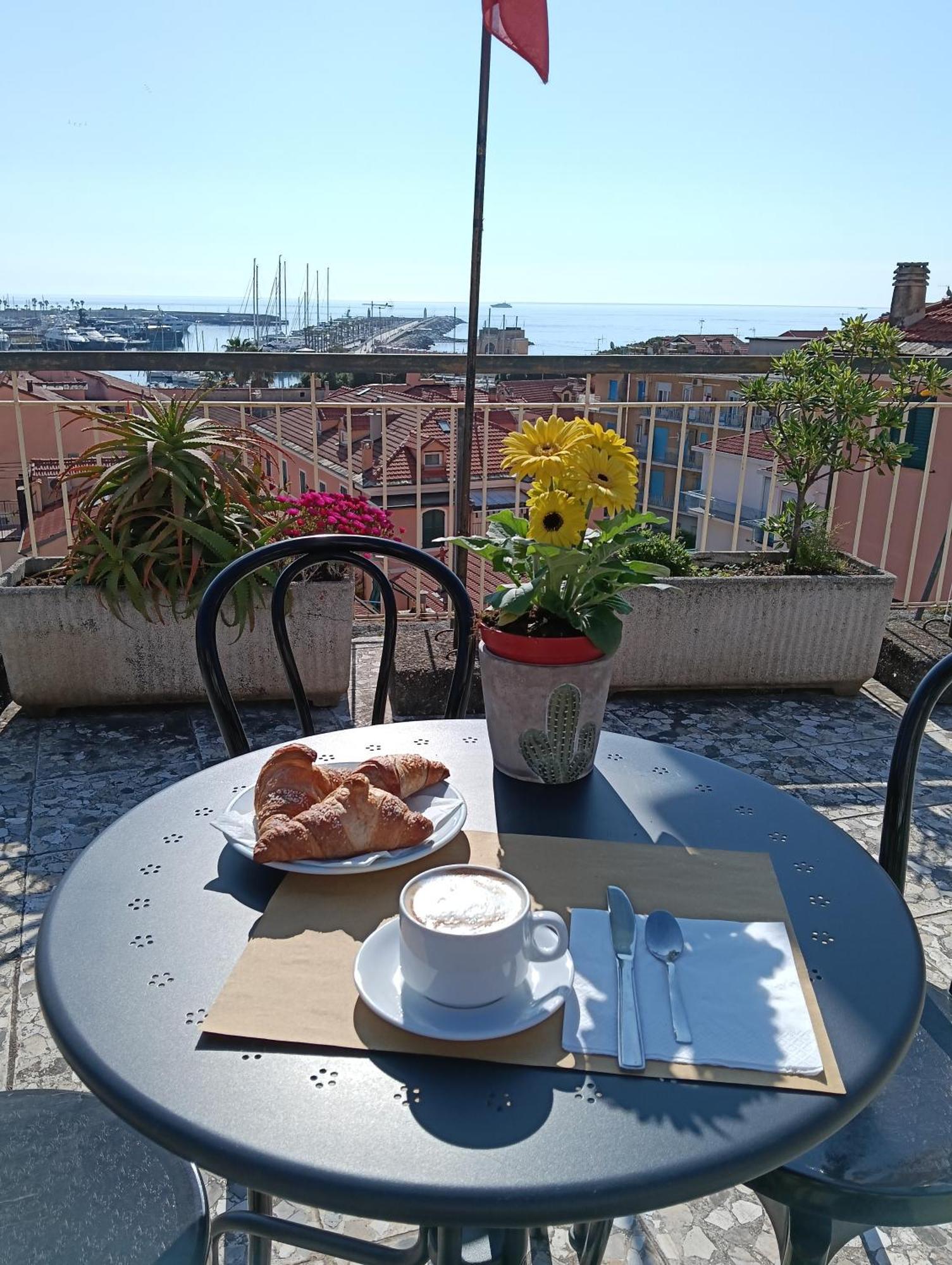 Hotel Robinia Imperia Exteriér fotografie